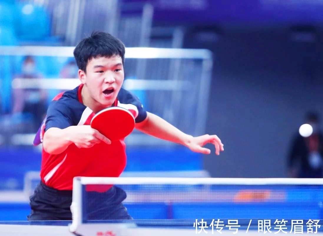 同时保持自 同时保持自