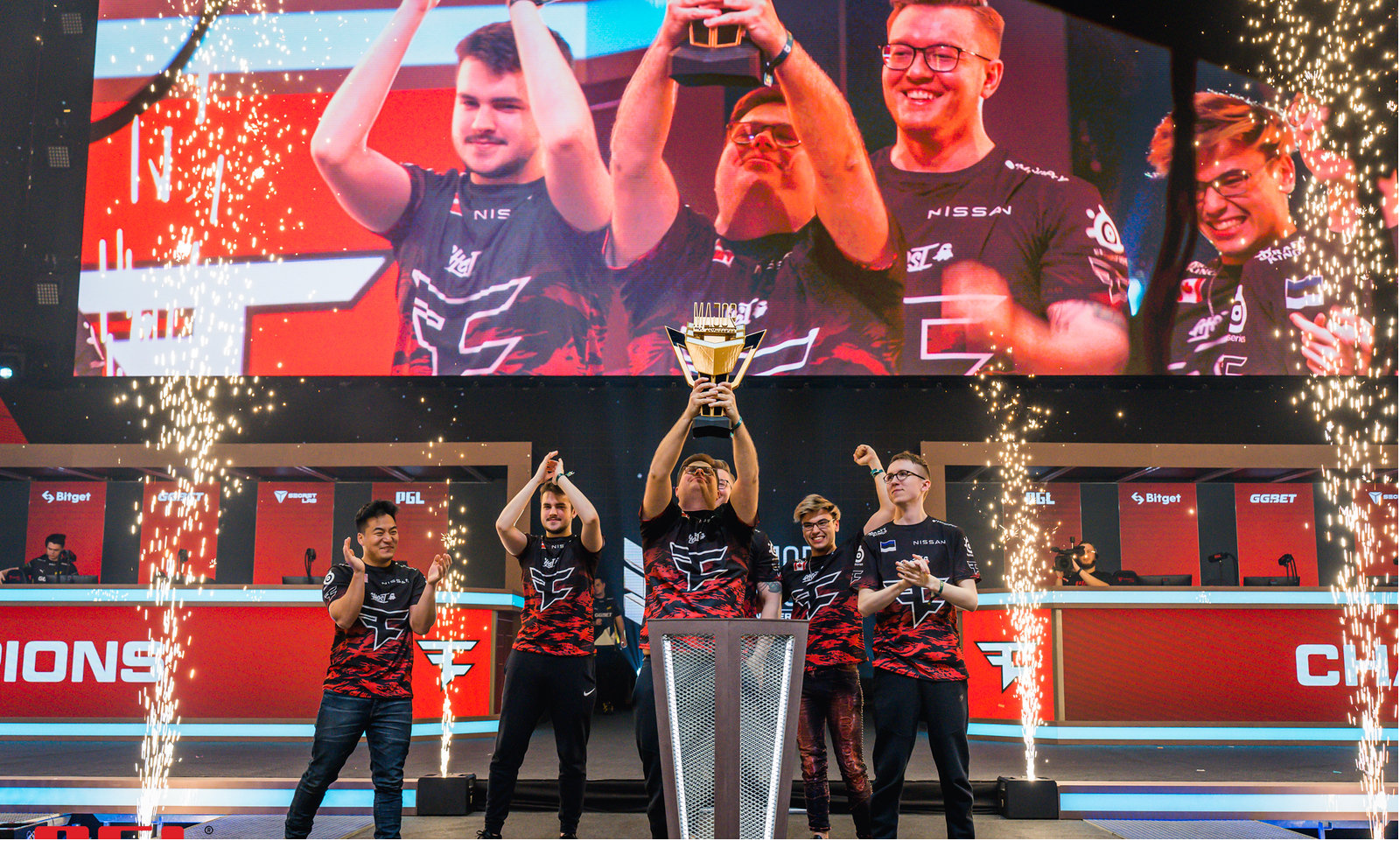 也彰显了坚 也彰显了坚