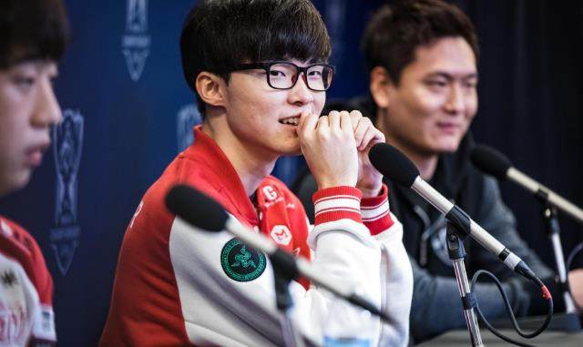 双脚崴伤 双脚崴伤